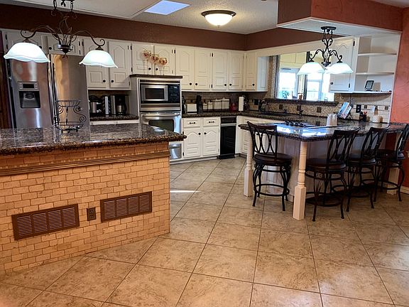 3rd image of 8812 Heather Ln