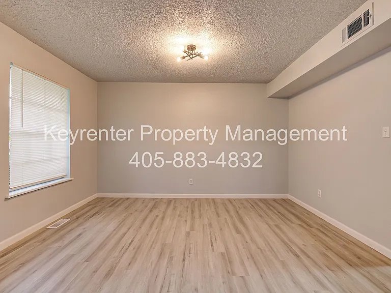 1309 Crown Point Ave #4 — Photo 5