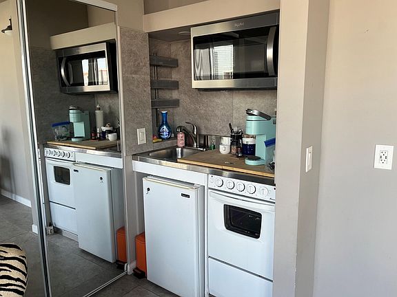 3rd image of 2016 Main St APT 2309