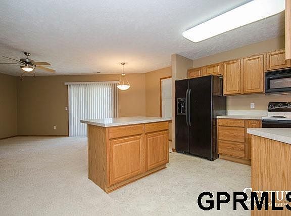 4th image of 560 Lakeside Dr