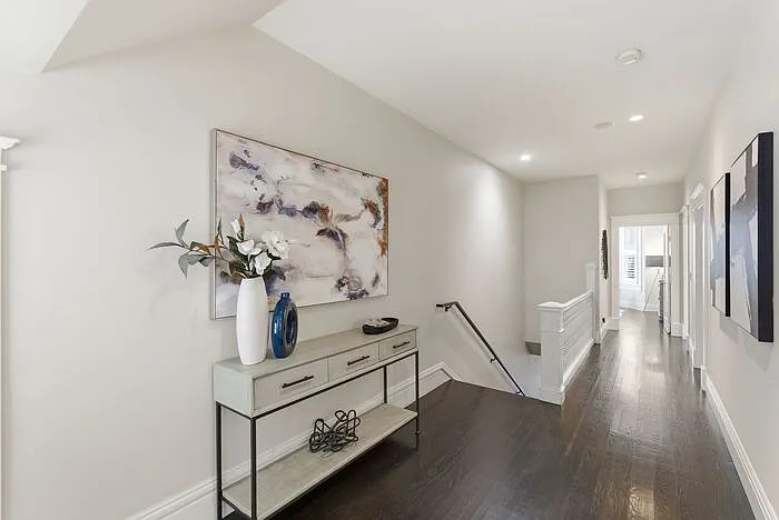 471 S Van Ness Ave — Photo 3