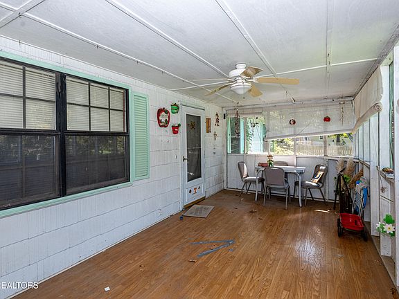 4th image of 3829 Fairfield Dr