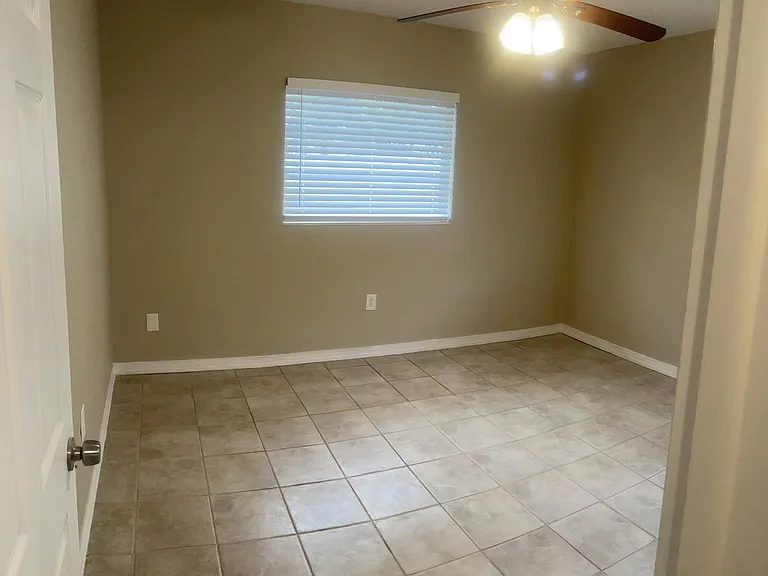 1496 Lakeside Dr — Photo 14