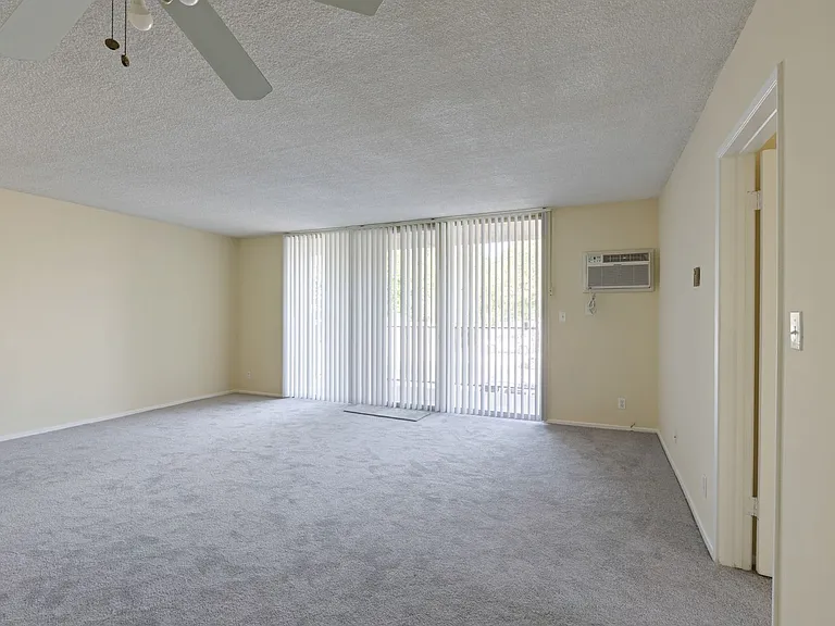 Lindley Apt — Photo 5