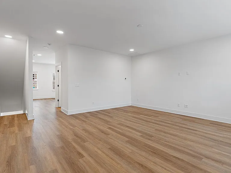 700 N Dupont Ave #323 — Photo 4