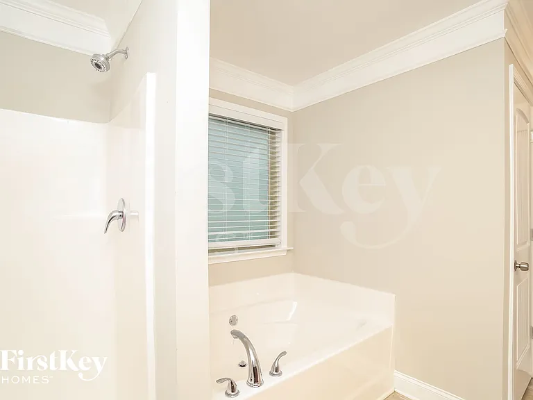 218 Woods Cir — Photo 9