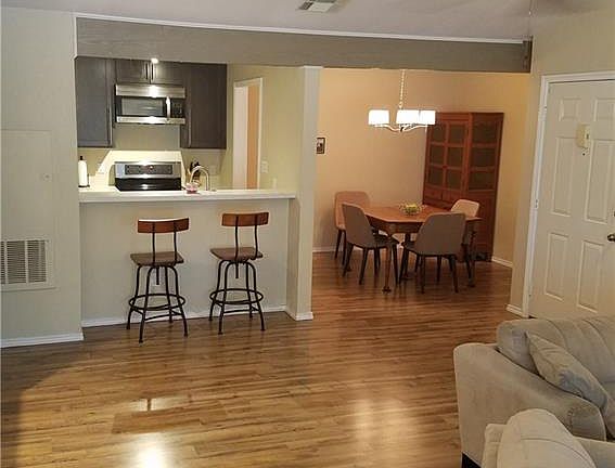 3rd image of 1202-706 Thorpe Ln