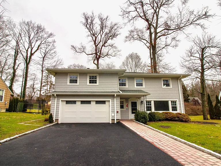 4 Susan Ct — Photo 1