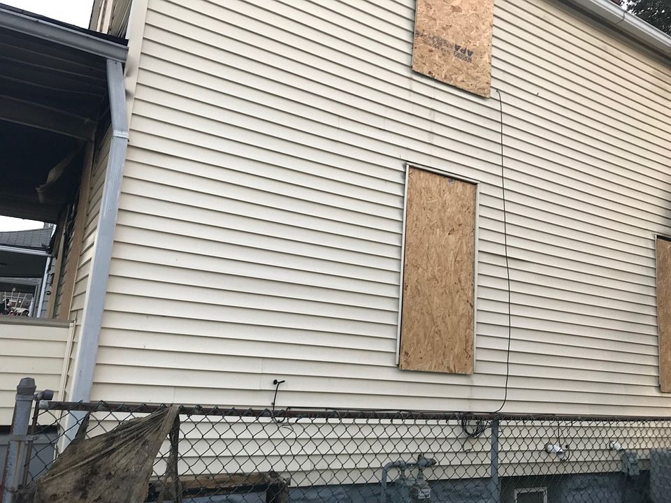 2nd image of 3644 W 47th St