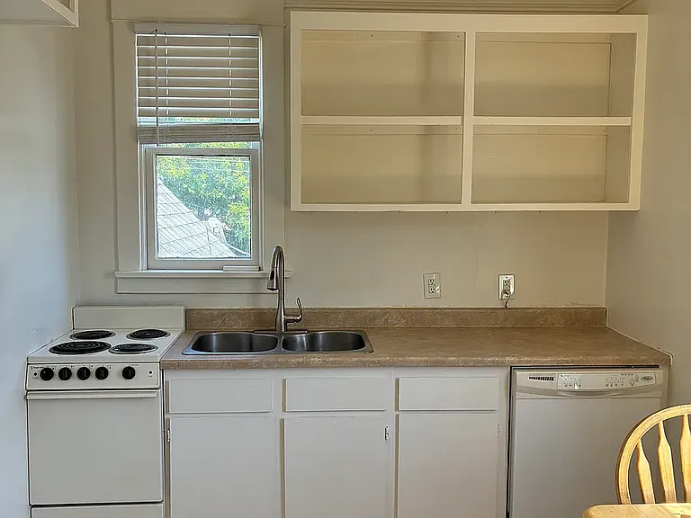 1216 W State St #5 — Photo 3