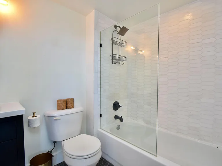 110 E 13th St #3 — Photo 15