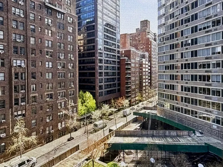 400 E 54th St #6G — Photo 8