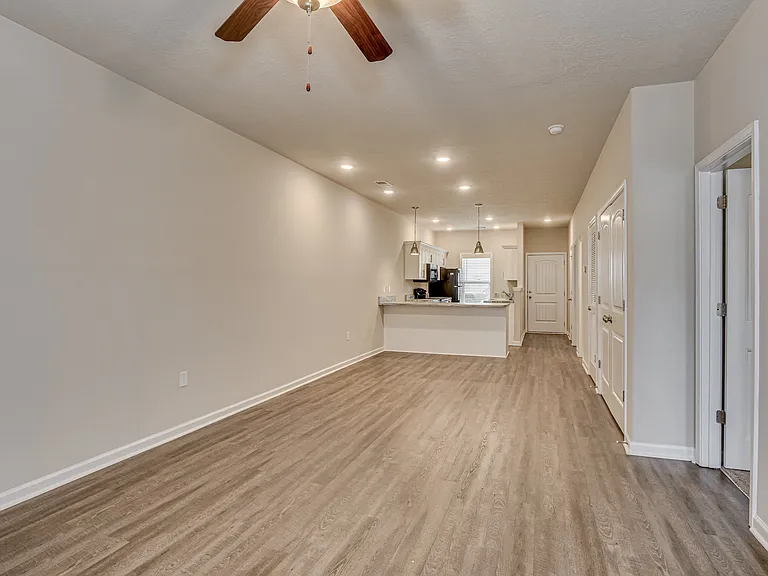 Barrington Apartments — Photo 34