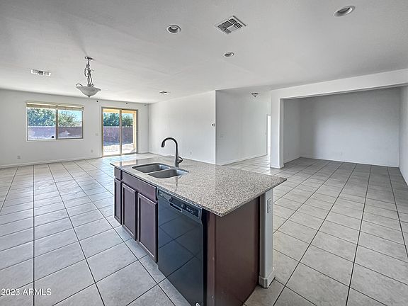 3rd image of 11325 W VERNON Avenue