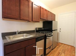 952 W Cornelia Ave, Chicago, IL 60657