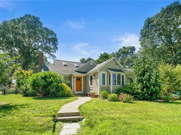 147-149 Riverside Dr E, Riverside, RI 02915