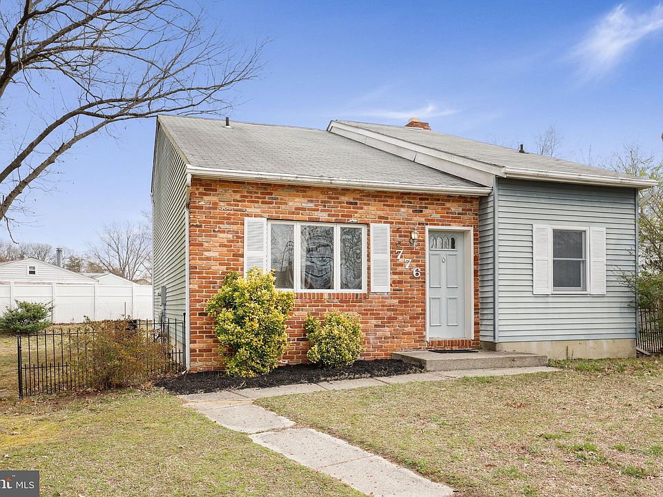 1st image of 776 Martin Ct E