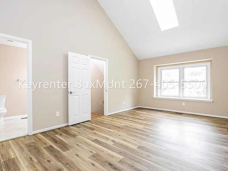 100 Victoria Dr — Photo 6