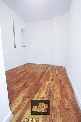 Rented by Jonis Realty | media 7