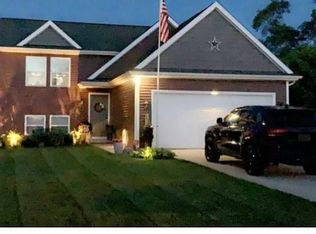 69781 Fox Xing, Edwardsburg, MI 49112