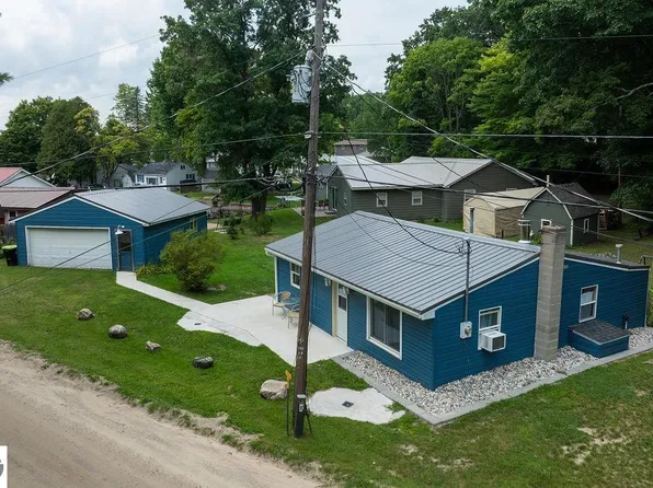 4355 Birch Dr, Lake, MI 48632