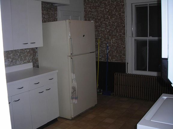Kitchen (Refridge with Ice Maker)