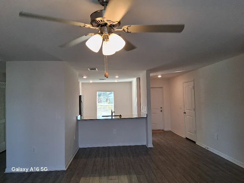 857 Youngreen Dr. in Fort Myers off SR82 — Photo 4