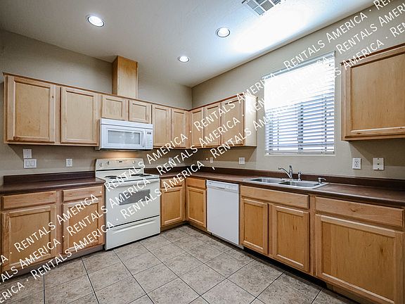 5th image of 1225 N 36th St Unit 1111
