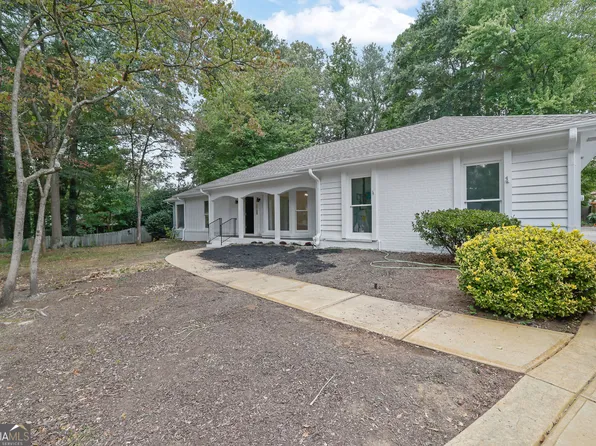 260 Putting Green Ln, Roswell, GA 30076
