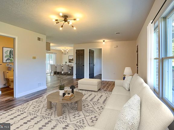 4th image of 15 Courtney Dr