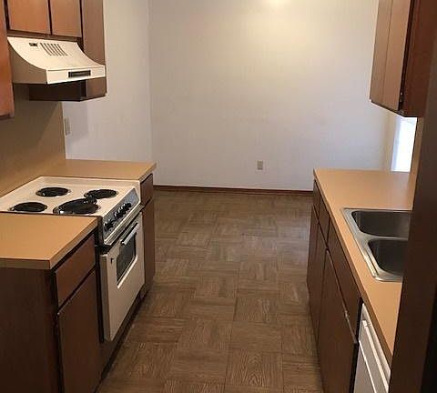 4th image of 215 Skylark Ct