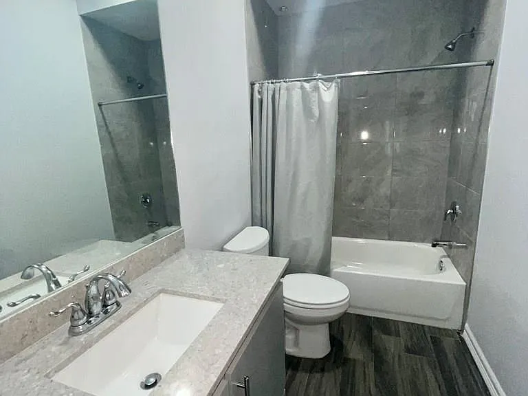 1122 E 20th St #5 — Photo 12