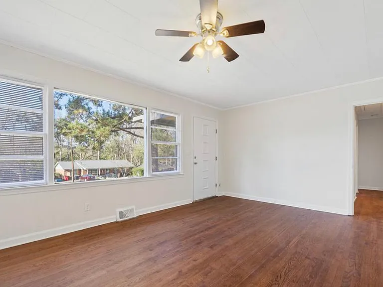 2553 Tredway Dr — Photo 10
