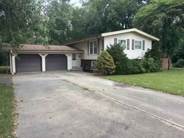 101 Nansarah Dr, Jacksonville, IL 62650