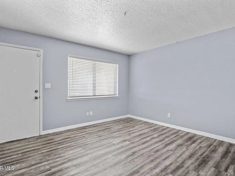 10222 Dunbarton Dr — Photo 9