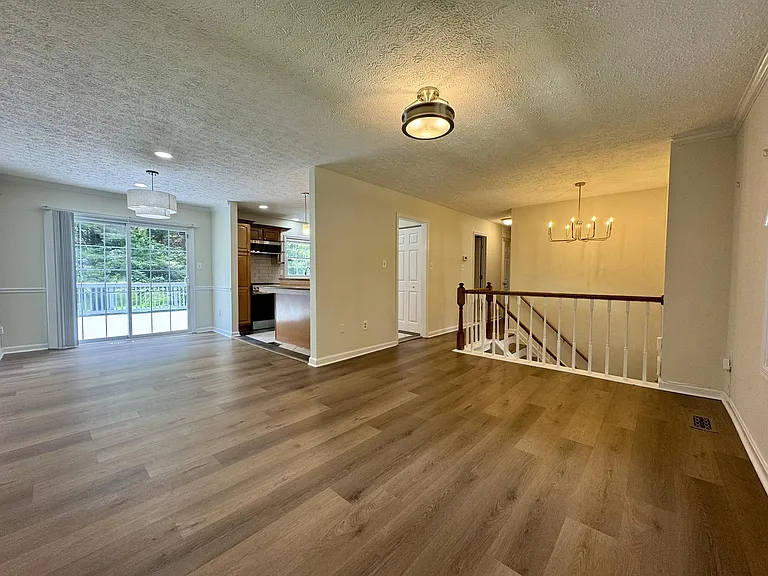 13413 Wisteria Dr — Photo 7