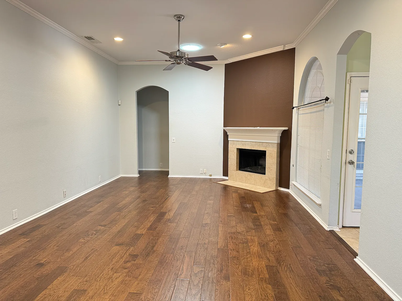 3 bed, 1827 sqft, $2,600 — Photo 3