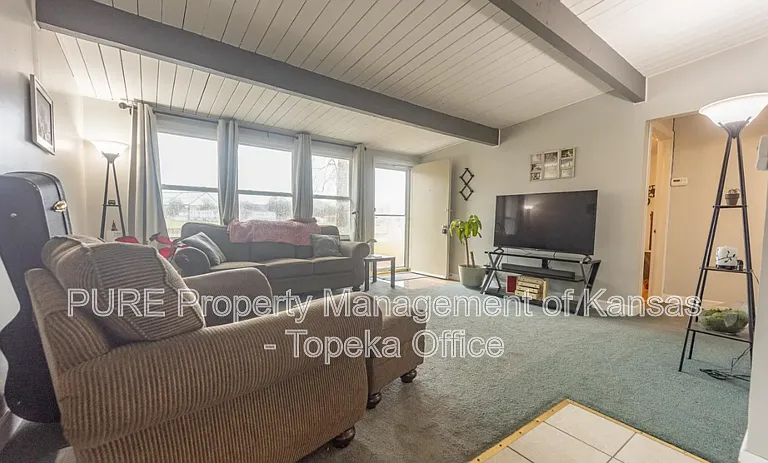 1629 SW 24th St — Photo 5