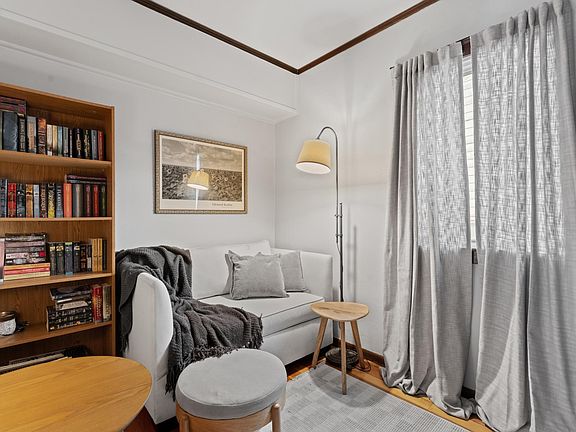 3rd image of 201 10th St SE