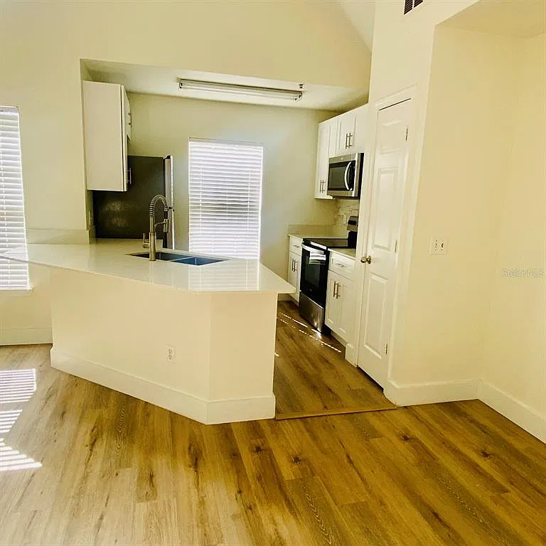3 bed, 2.0 bath, 1202 sqft, $2,150 — Photo 3