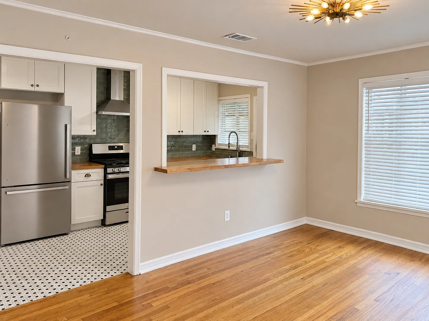 320 W Daisy L Gatson Bates Dr — Photo 3