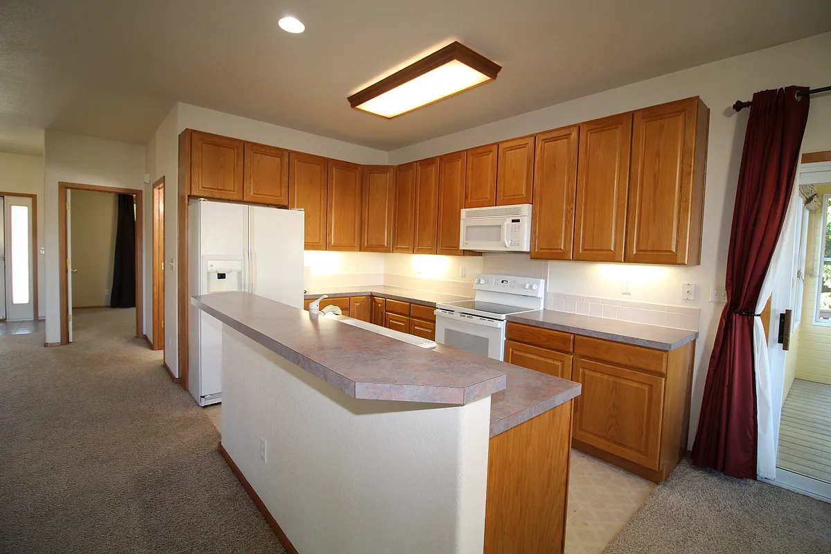 Kitchen - 2534 Begonia Ct