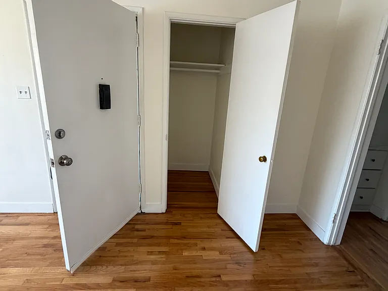 4930 Woodman Ave #10 — Photo 10