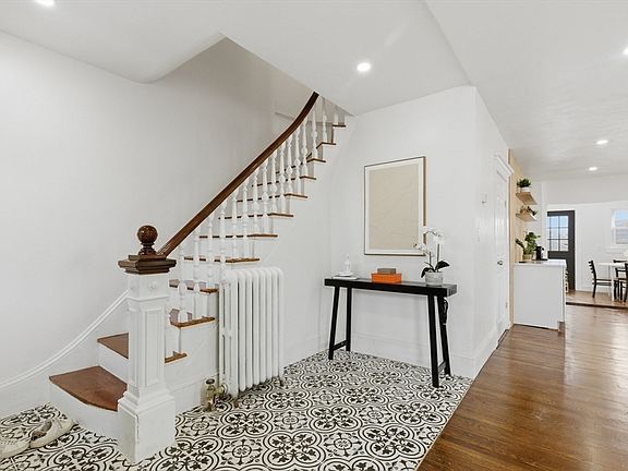 3rd image of 9 Robbins St