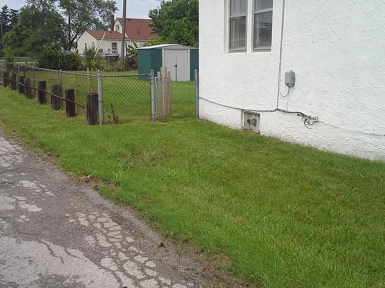 18 Benfield Ave — Photo 2