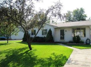 2582 Hartline Dr, Rochester Hills, MI 48309