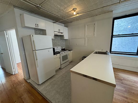 3rd image of 27 W 27th St Ste 4