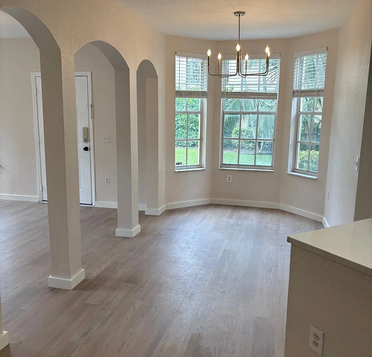 3 bed, 2.0 bath, 1636 sqft, $3,300 — Photo 1