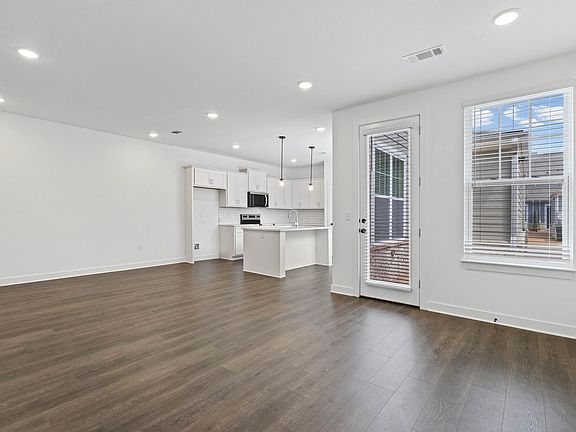 4th image of 3058 Portage Dr