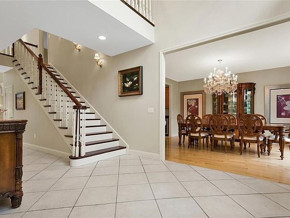 4th image of 4 Millbrook Dr